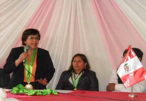 Amparo Mendoza fue condecorada por la Municipalidad de Huachos Amparo Mendoza fue condecorada por la Municipalidad de Huachos