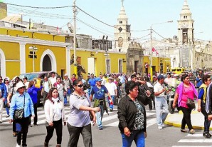Trabajadores administrativos de la UNICA acatan paro de 48 horas Trabajadores administrativos de la UNICA acatan paro de 48 horas