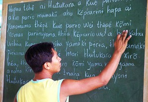 Debemos tener a los mejores maestros bilingües en las regiones donde son necesarios Debemos tener a los mejores maestros bilingües en las regiones donde son necesarios