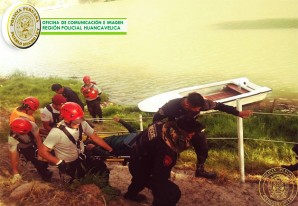 PNP recupera cuerpo de persona desaparecida tras accidente del bus «Turismo Central» PNP recupera cuerpo de persona desaparecida tras accidente del bus «Turismo Central»