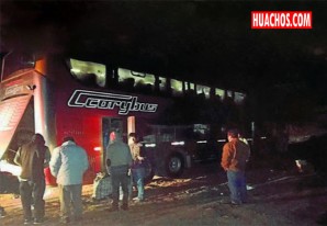 En la noche lóbrega asaltan ómnibus y les roban hasta los zapatos a los pasajeros En la noche lóbrega asaltan ómnibus y les roban hasta los zapatos a los pasajeros