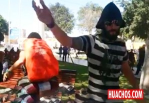 Mochileros de dudosa procedencia se pasean de pueblo en pueblo imponiendo su ley Mochileros de dudosa procedencia se pasean de pueblo en pueblo imponiendo su ley