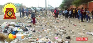 Postulantes hacen cola para dar examen de admisión en la UNICA Postulantes hacen cola para dar examen de admisión en la UNICA