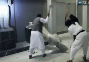 El Estado Islámico difunde un vídeo donde destruye estatuas milenarias El Estado Islámico difunde un vídeo donde destruye estatuas milenarias