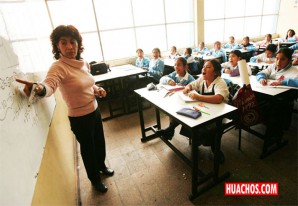 Docentes contratados y nombrados tendrán las mismas remuneraciones Docentes contratados y nombrados tendrán las mismas remuneraciones