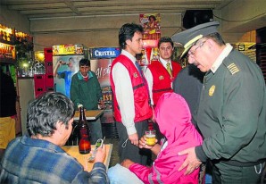 Fuerzas del orden suplican a los votantes no «chupar» el día de votación Fuerzas del orden suplican a los votantes no «chupar» el día de votación
