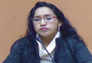 Piden evacuar familias por deslizamientos de suelos en la capital del distrito de Huachos Piden evacuar familias por deslizamientos de suelos en la capital del distrito de Huachos