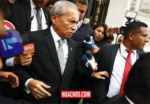 Pedro Chávarry formalizó renuncia ante la Junta de Fiscales Supremos Pedro Chávarry formalizó renuncia ante la Junta de Fiscales Supremos