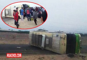 Bus se volcó en la Panamericana Sur a la altura de Ica y dejó más de 40 heridos Bus se volcó en la Panamericana Sur a la altura de Ica y dejó más de 40 heridos