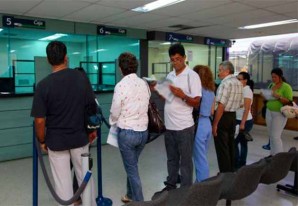 'Qué pena con usted': El largo camino del calvario para hacer un trámite en Colombia 'Qué pena con usted': El largo camino del calvario para hacer un trámite en Colombia