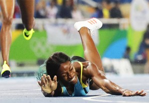 Una manera vulgar y desleal de ganar una sana competencia deportiva - VIDEO Una manera vulgar y desleal de ganar una sana competencia deportiva - VIDEO