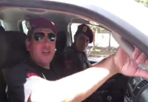 EDUQUEN a este 'huaso' acomplejado por favor EDUQUEN a este 'huaso' acomplejado por favor