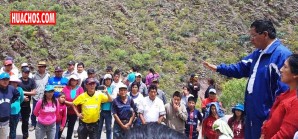 De allá arriba de su pedestal Clodo arenga al pueblo que calmen su dolor De allá arriba de su pedestal Clodo arenga al pueblo que calmen su dolor