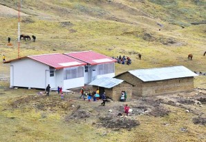 PRONIED distribuyó 300 aulas prefabricadas ante las heladas en zonas altoandinas PRONIED distribuyó 300 aulas prefabricadas ante las heladas en zonas altoandinas