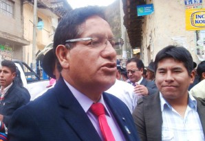Salud del gobernador regional huancavelicano decae debido al 'ajetreo laboral' Salud del gobernador regional huancavelicano decae debido al 'ajetreo laboral'