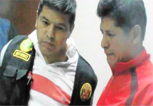 PNP se muestra excesivamente ejemplar con la detención de un pequeño 'tombo' coimero - VIDEO PNP se muestra excesivamente ejemplar con la detención de un pequeño 'tombo' coimero - VIDEO