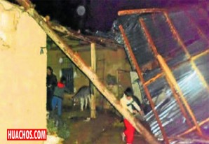 Casa de Hugo Moreyra se quedó sin techo debido a fuertes vientos que azotó el pueblo Casa de Hugo Moreyra se quedó sin techo debido a fuertes vientos que azotó el pueblo