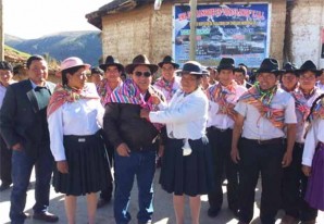 Un congresista en perpetuo movimiento que recorre y recorre los pueblos Un congresista en perpetuo movimiento que recorre y recorre los pueblos