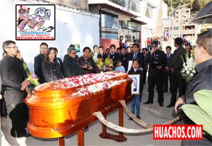 Trabajadores de la DIRESA Huancavelica, despiden a su colega muerta trágicamente Trabajadores de la DIRESA Huancavelica, despiden a su colega muerta trágicamente