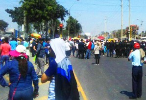 Docentes de la región Ica viajan a Lima para unirse a protestas Docentes de la región Ica viajan a Lima para unirse a protestas