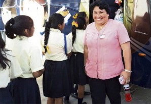 Muerta de la risa, educadora se adjudica un sueldazo como de congresista Muerta de la risa, educadora se adjudica un sueldazo como de congresista