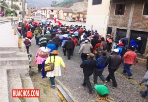 Vías continúan bloqueadas en Huancavelica por el paro de agricultores | VIDEO Vías continúan bloqueadas en Huancavelica por el paro de agricultores | VIDEO