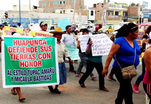 Contundente marcha chavinera al estilo Tupac Amaru y Micaela Bastidas... carajo. Contundente marcha chavinera al estilo Tupac Amaru y Micaela Bastidas... carajo.