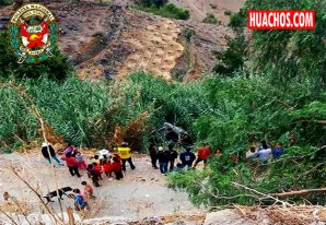 Otro accidente en Huancavelica, un minivan se vuelca hacia un barranco en Ticrapo - FOTOS Otro accidente en Huancavelica, un minivan se vuelca hacia un barranco en Ticrapo - FOTOS