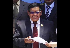 Clodo quiere curar un tumor canceroso con curitas y agua oxigenada Clodo quiere curar un tumor canceroso con curitas y agua oxigenada