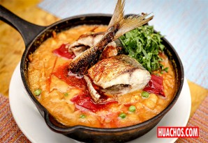 ¿Qué puede haber más rico que este pescado frito con salsa criolla? ¿Qué puede haber más rico que este pescado frito con salsa criolla?