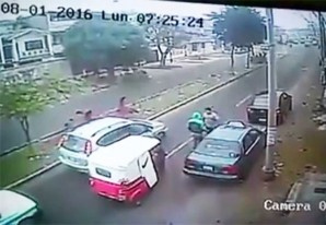 Dos choferes iqueños de taxis-colectivos se agarraron a 'huaracazos' por un pasajero Dos choferes iqueños de taxis-colectivos se agarraron a 'huaracazos' por un pasajero